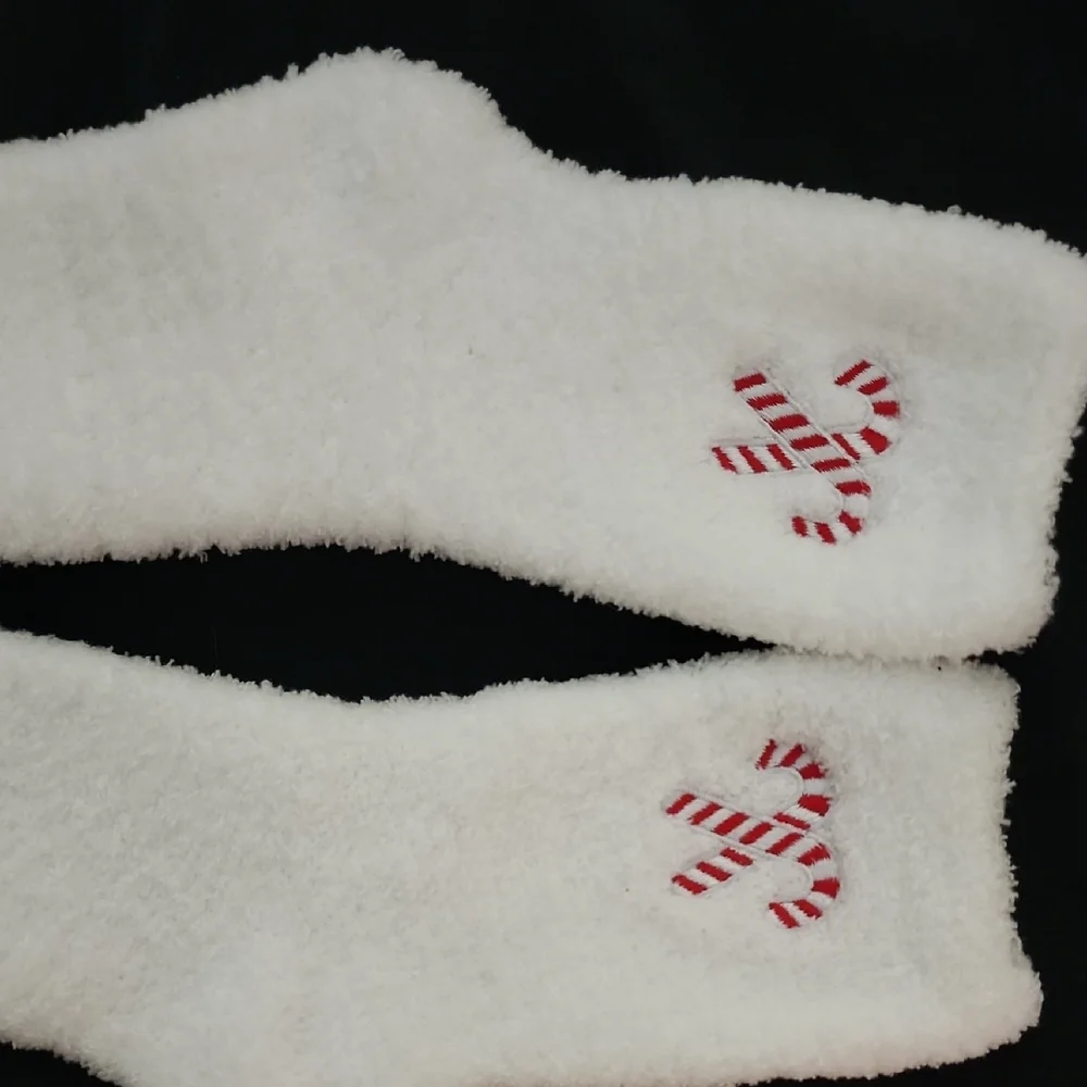Set Of 2 Leopard Print and White Fuzzy Socks